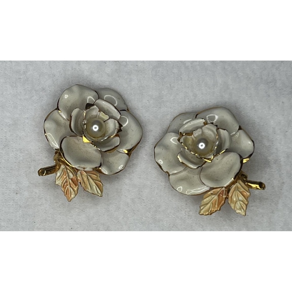 Vintage Style Enamel Rose Flower Clip-On Earrings Faux Pearl Gold Tone Fashion